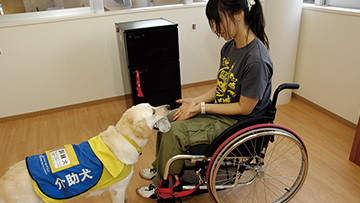 介助犬の育成・普及支援 障がい者の自立の助けとなる介助犬を支援
