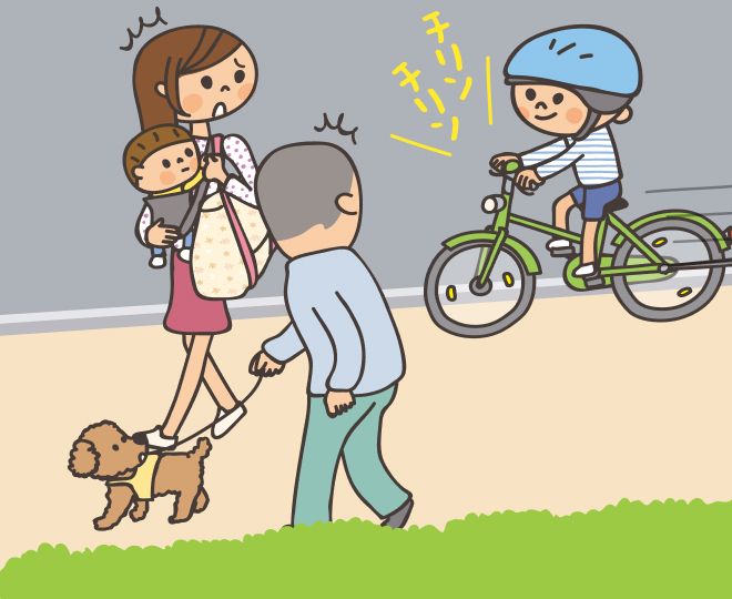 ①歩道で母親と赤ちゃん、犬を連れた男性が歩いているところに、ヘルメットをかぶった子どもが自転車で近づき、ベルを鳴らしている様子を描いたイラスト。