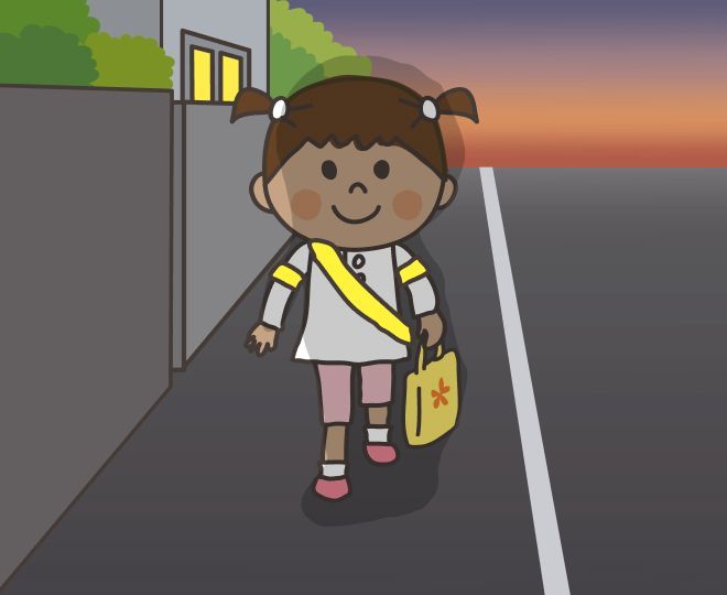 ①夕方、明るい色の服を着て道路を歩く様子のイラスト